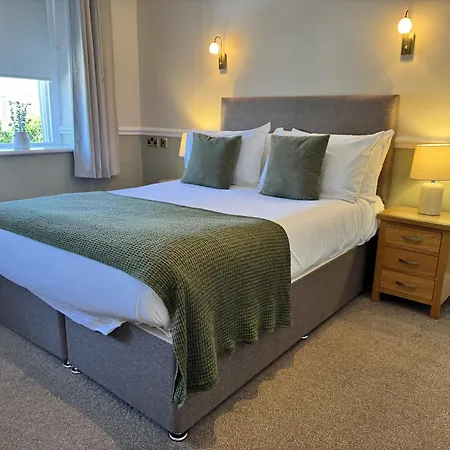 The Manor 3*